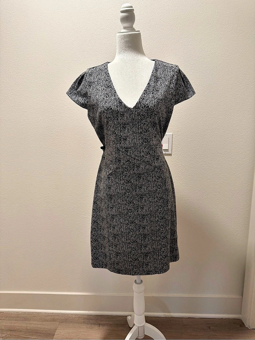 Express Abstract Mini Dress Black & White Size 6 Like New